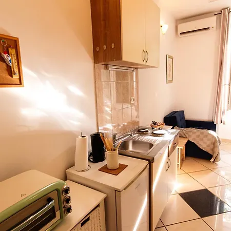 Le Petit, Near Theatre & Apartamento