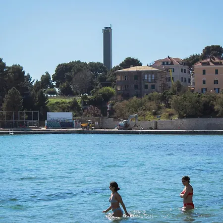 Le Petit, Near Theatre & Apartamento *